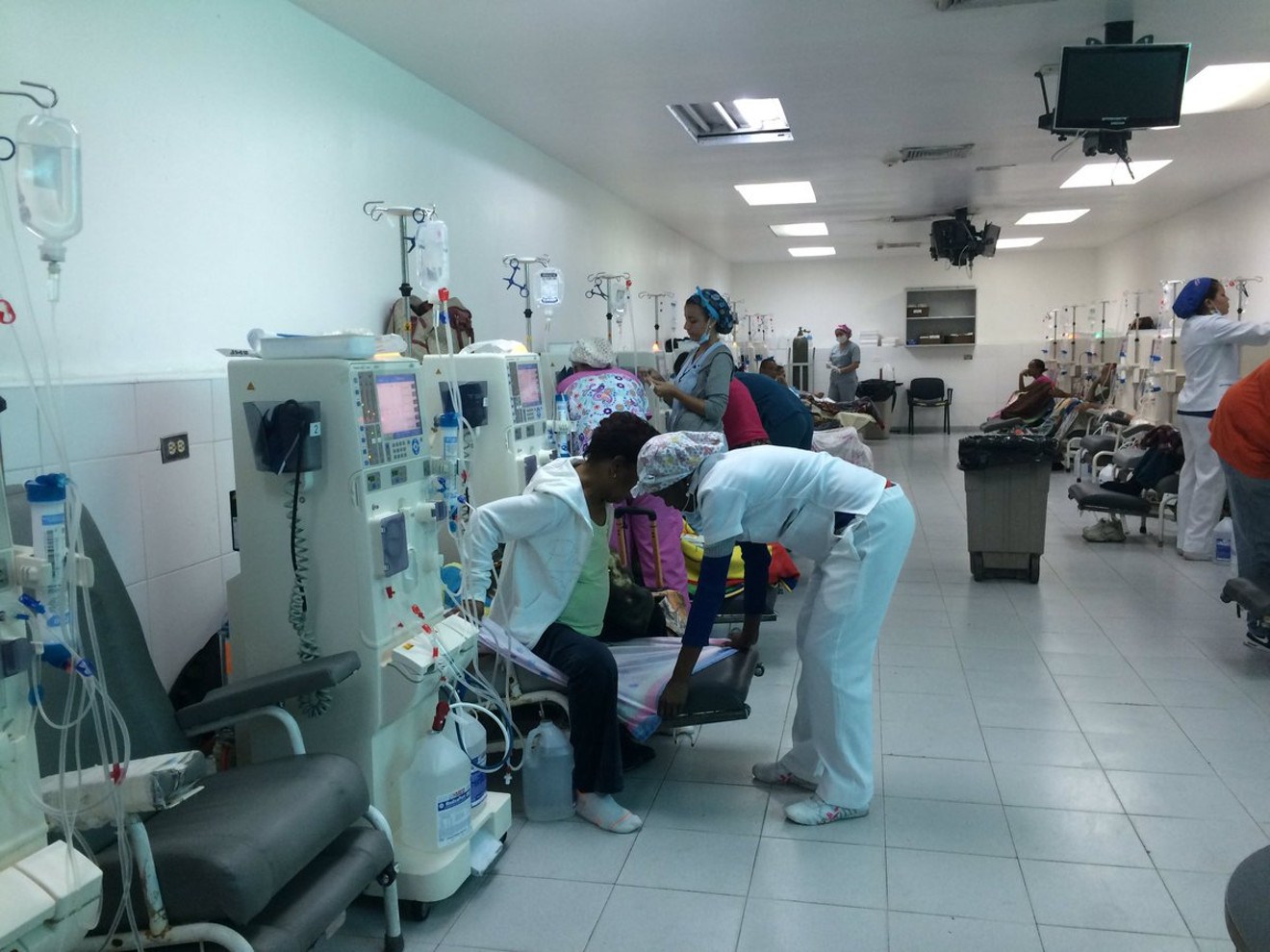  Arriban al país insumos y dializadores para garantizar tratamientos a pacientes