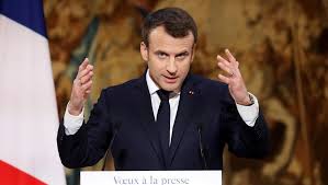  Macron presenta una controvertida ley sobre inmigración en Francia