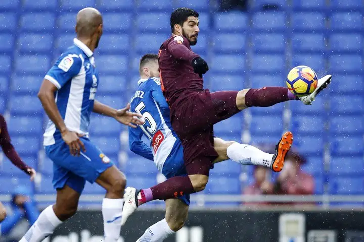  Luis Suárez brilla por un Barcelona que buscará el triplete