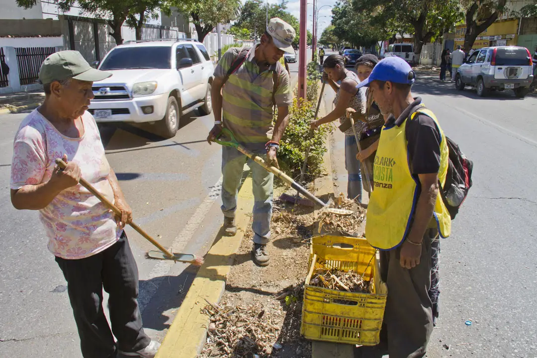  Alcaldía de Miranda retomó las escobas para limpiar la ciudad