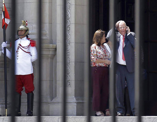  Fiscalía de Perú prohíbe salida del país a Kuczynski
