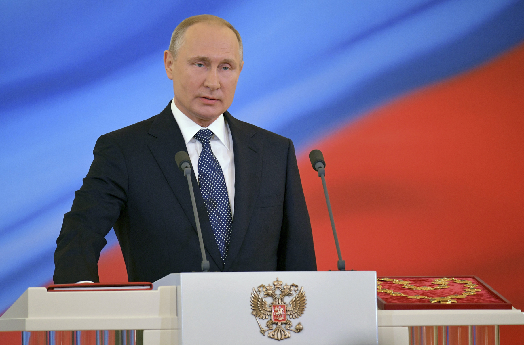  Putin asume presidencia de Rusia, promete reforma económica