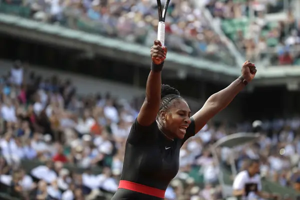  Serena Williams gana en retorno a un Gran Slam