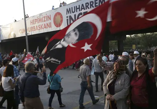  Candidatos comienzan con su cierre de campaña en Turquía