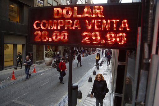  Argentina recibe más fondos FMI para calmar a los mercados