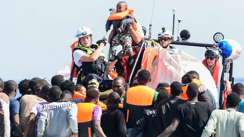  España propone acoger al barco con 629 migrantes tras negativas de Italia y Malta