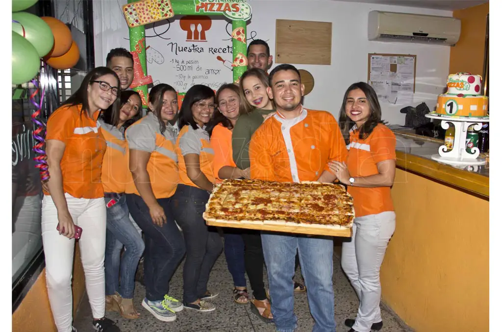  Shuilios Pizza  celebra los logros de su primer año junto a sus clientes