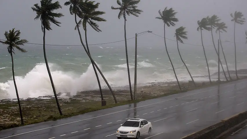  John avanza frente a costa mexicana como tormenta tropical
