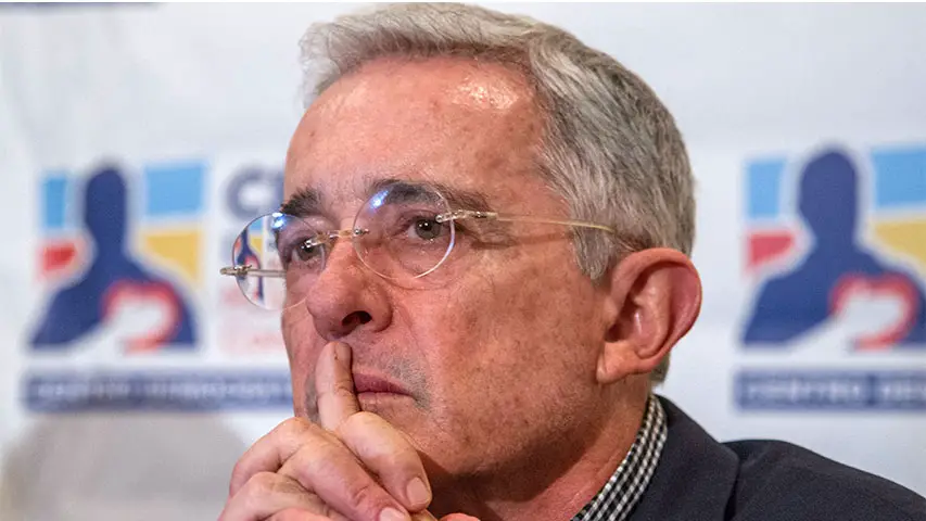  Colombia: Uribe ya no se quiere ir del Senado