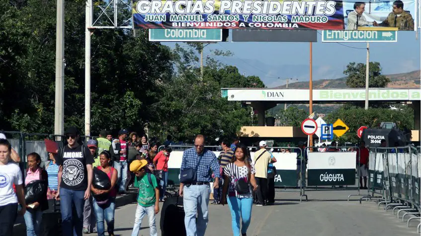  Colapsa servicio de sellado de pasaportes a migrantes en frontera colombiana