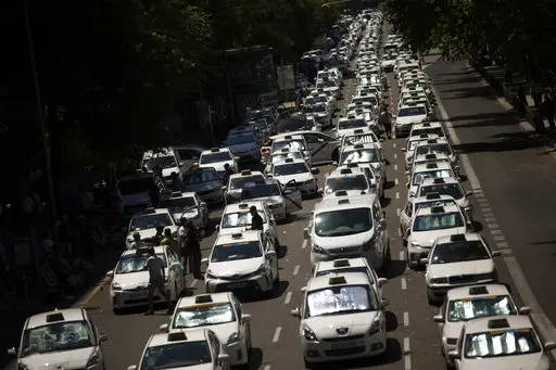 España: taxistas levantan huelga contra servicios privados