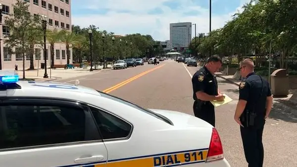  Policía reporta tiroteo en Jacksonville Landing, Florida