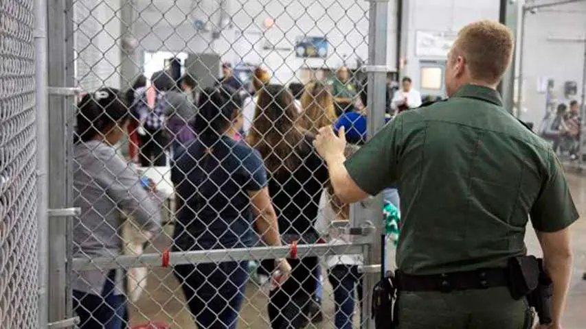 Aumentan las detenciones de familias en frontera de EEUU pese a separaciones