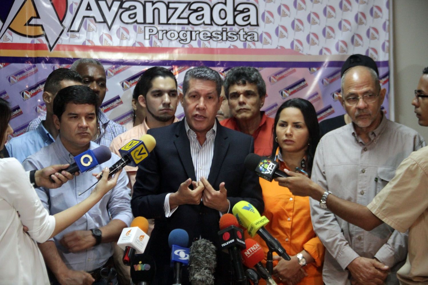  Henri Falcón: «No me parezco en nada a esas reuniones entre opositores en Colombia»