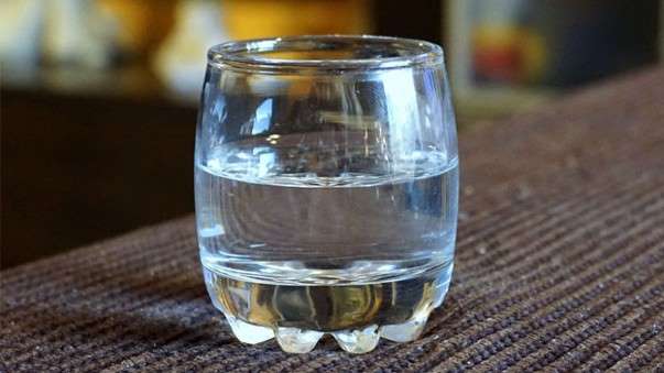 Mira lo que pasa con tu cuerpo si tomas un vaso de agua en ayunas