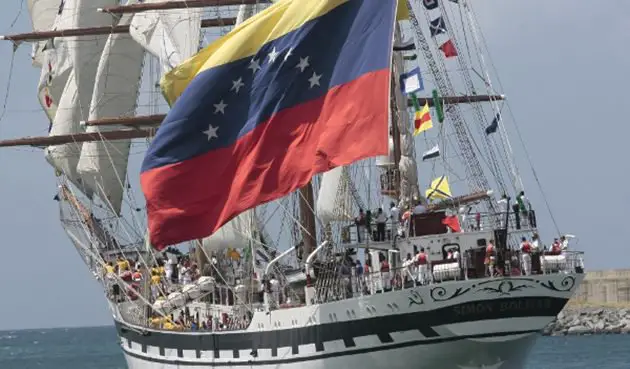  Buque Escuela Simón Bolívar arribó al Lago de Maracaibo este sábado