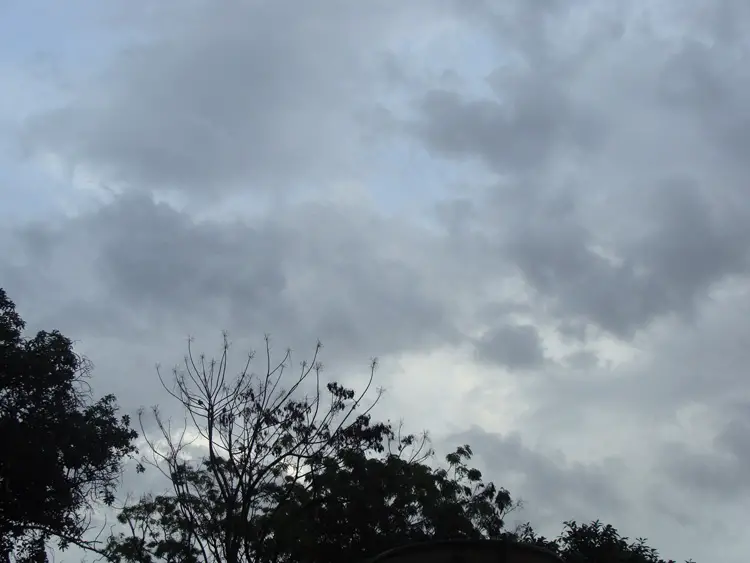 Áreas nubladas con lluvias se prevén este miércoles en parte del país