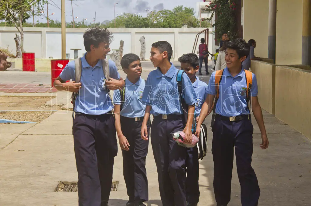 Educación media vuelve a las aulas en Carirubana