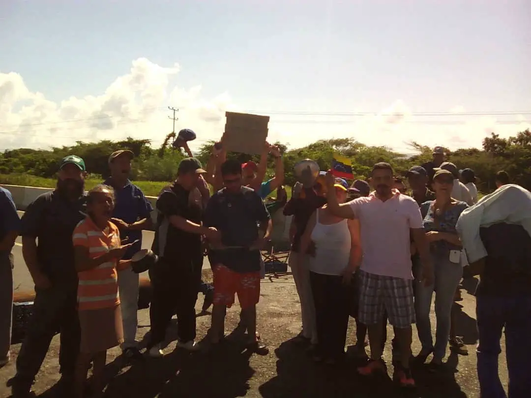 Tranca | Vecinos del sector Los Olivos exigen agua y la caja Clap