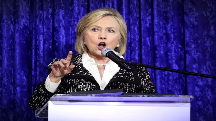  Clinton advierte que EEUU vive tiempos de “profundas divisiones”