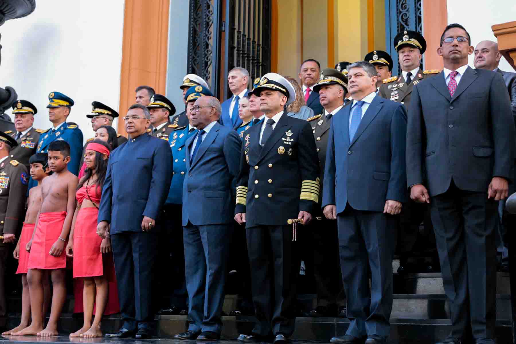 Con actos en el Panteón Nacional celebraron el Día de la Resistencia Indígena