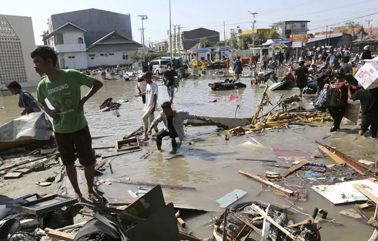 Terremoto I Asciende a 1.200 los muertos en Indonesia