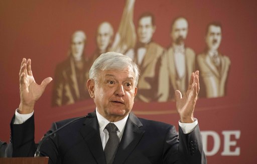 "¡Que se vayan al carajo!": López Obrador responde a las críticas por contratación de médicos cubanos
