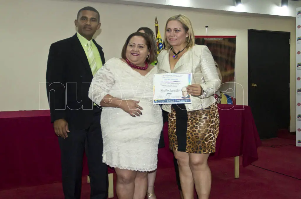 Maestros del año recibieron reconocimiento en Los Taques