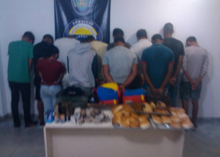 Por saquear panadería arrestan a grupo de vándalos en Coro