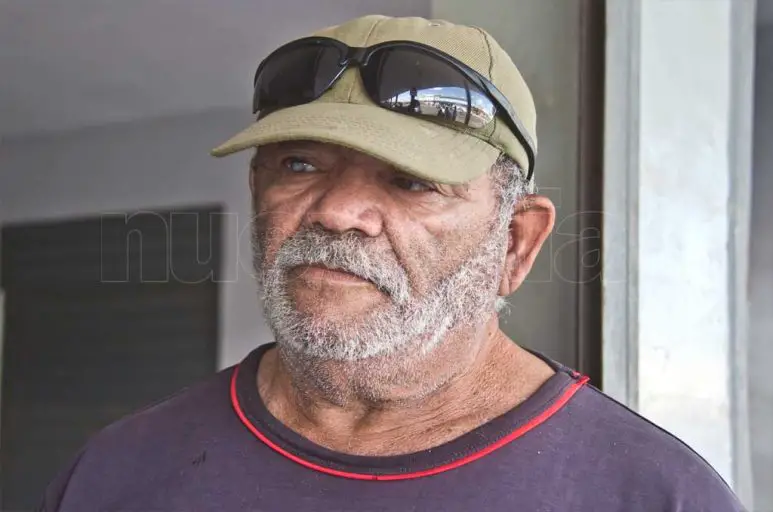 Raúl, el limpiabotas querido del Mercado Municipal de Carirubana