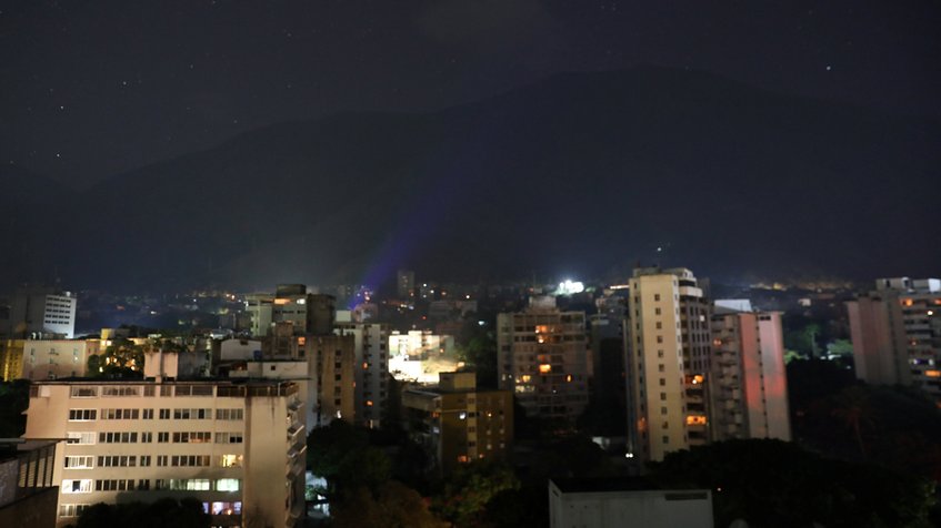  Reportan restablecimiento del servicio eléctrico en varias zonas de Caracas