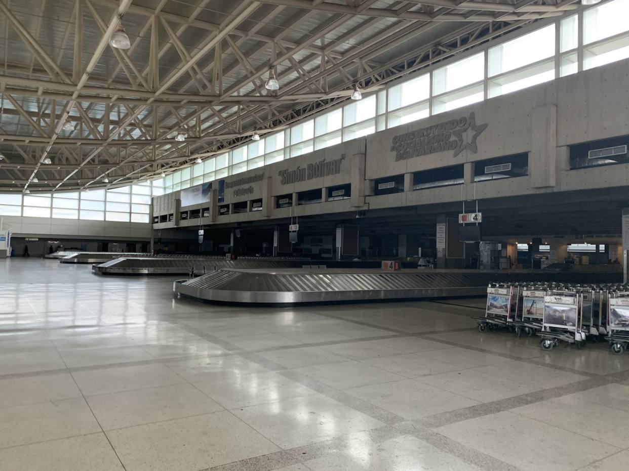  Aeropuerto Simón Bolívar funcionó al mínimo por fallas eléctricas