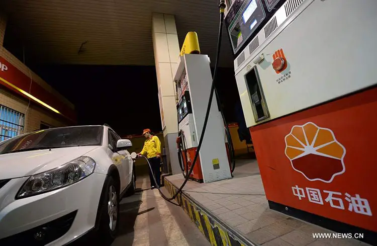  China suspende ajuste de precios de combustibles