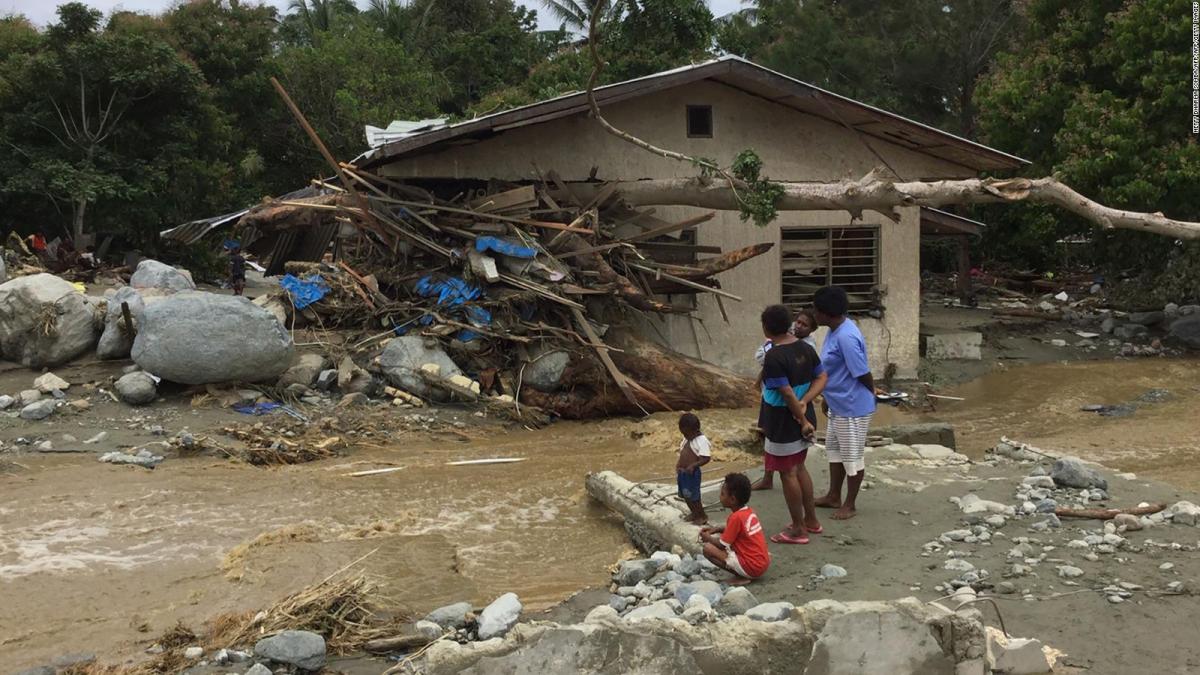  Ascienden a 79 muertos tras inundaciones y deslizamientos de tierra en Indonesia