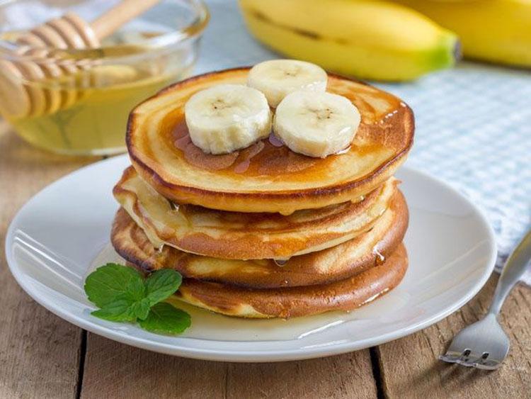  Estas panquecas de plátano son una perfecta opción para el desayuno