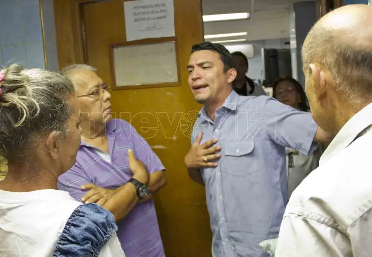 Secretario de salud desmiente que se dejó de dializar en el universitario