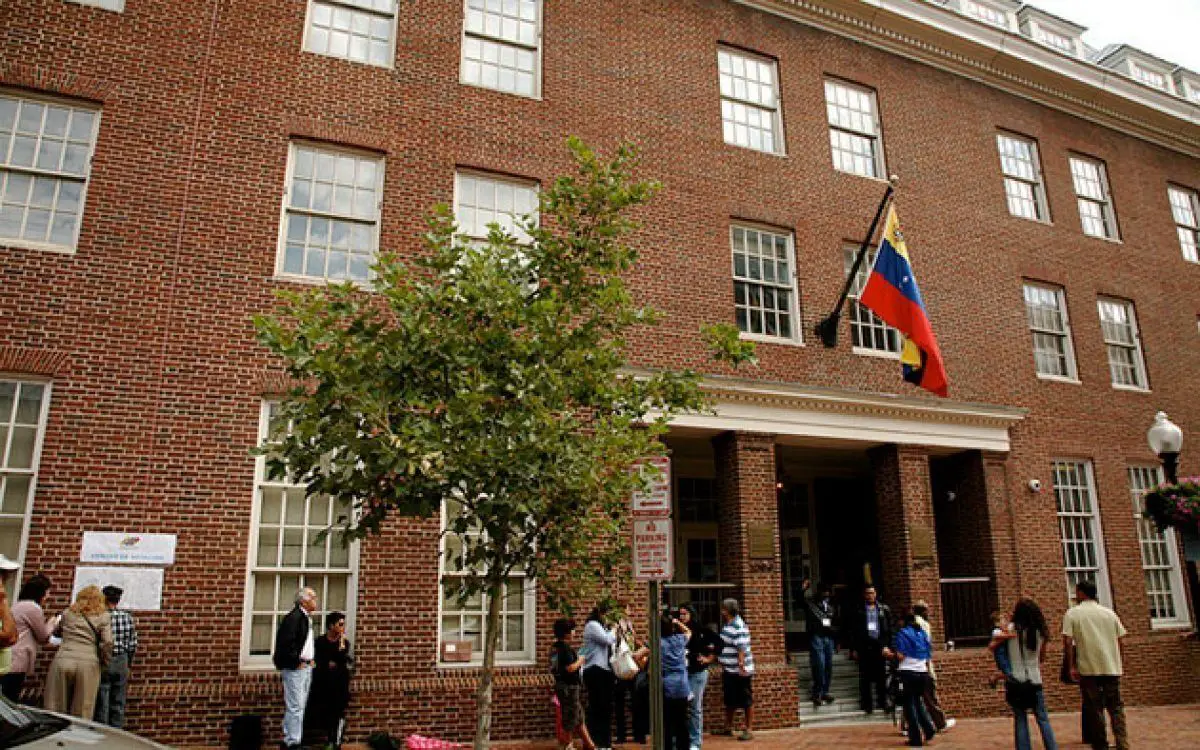  Plasencia exige a Biden devolución de sedes diplomáticas venezolanas en EE.UU