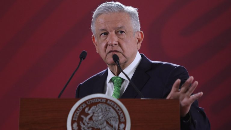 “No basta rezar”: AMLO responde a críticas de la iglesia con vídeo de Los Guaraguao