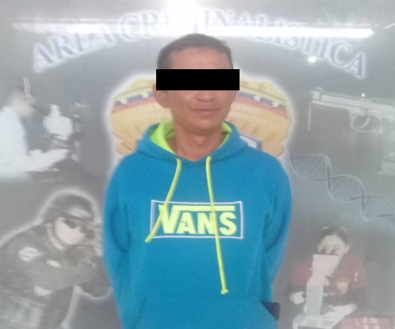 Le ponen los ganchos al Carlos por agredir a una mujer