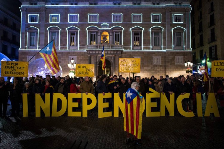  Vetan iniciativa unilateral para declarar autonomía de Cataluña