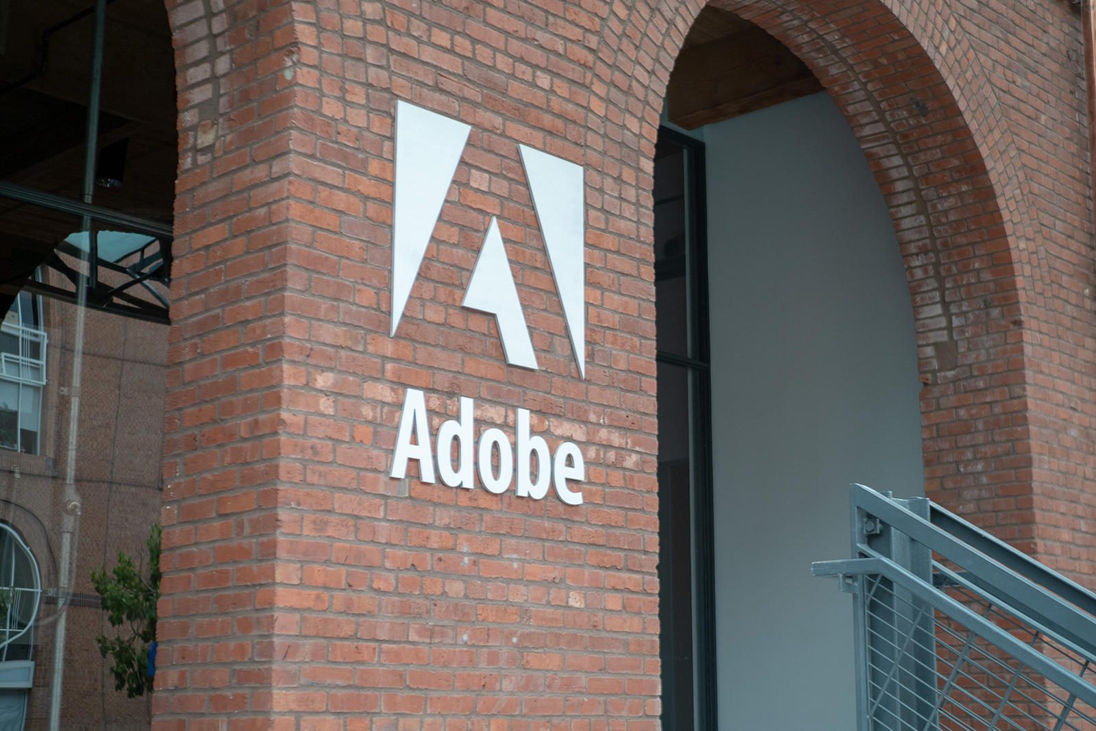 Adobe obtuvo licencia para seguir prestando servicios en Venezuela