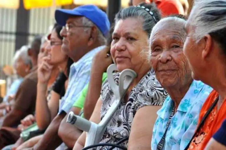 Más de 1300 abuelos fueron atendidos con sugeridos en Colina