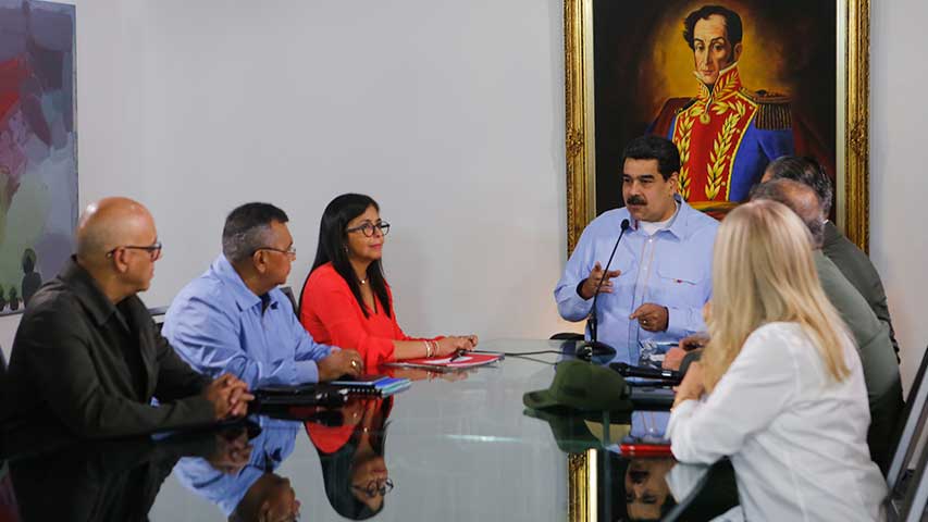  Maduro viaja a Azerbaiyán para entregar presidencia del Mnoal