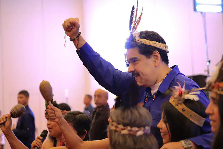Maduro: la revolución reivindica lucha de pueblos indígenas