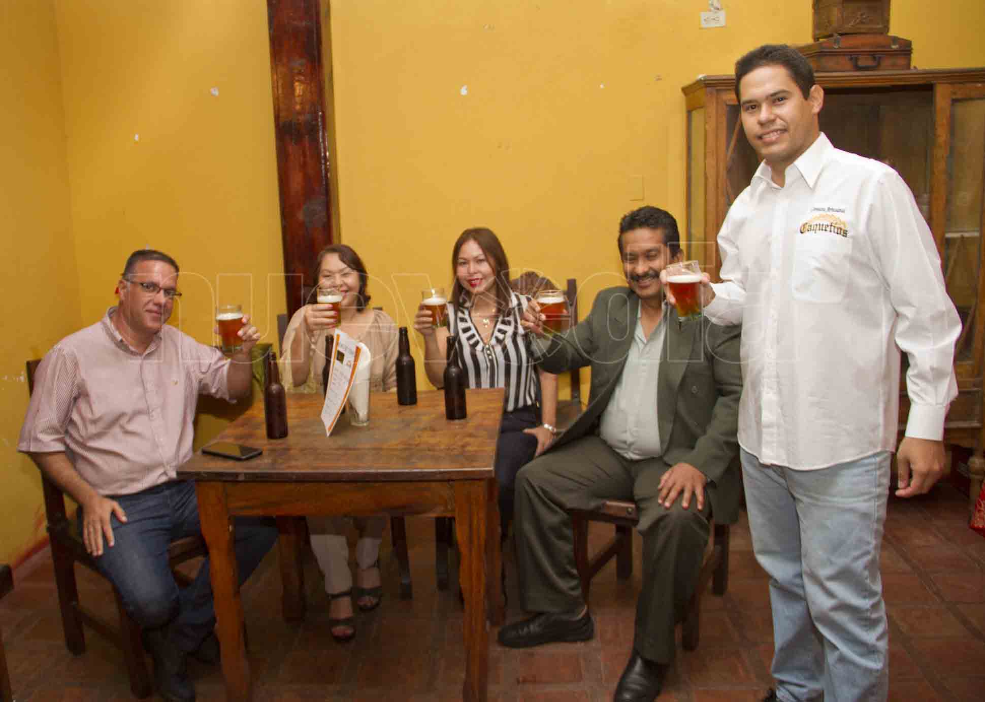 Héctor Álvarez y su cerveza Caquetío