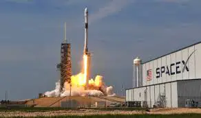  SpaceX enviará tres turistas al espacio