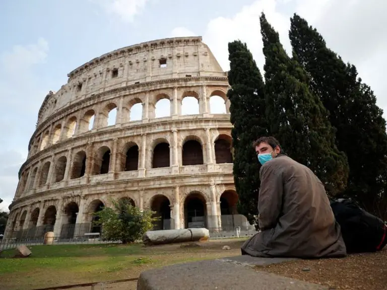 Casos de COVID en Italia aumentan 28,7 % en la última semana