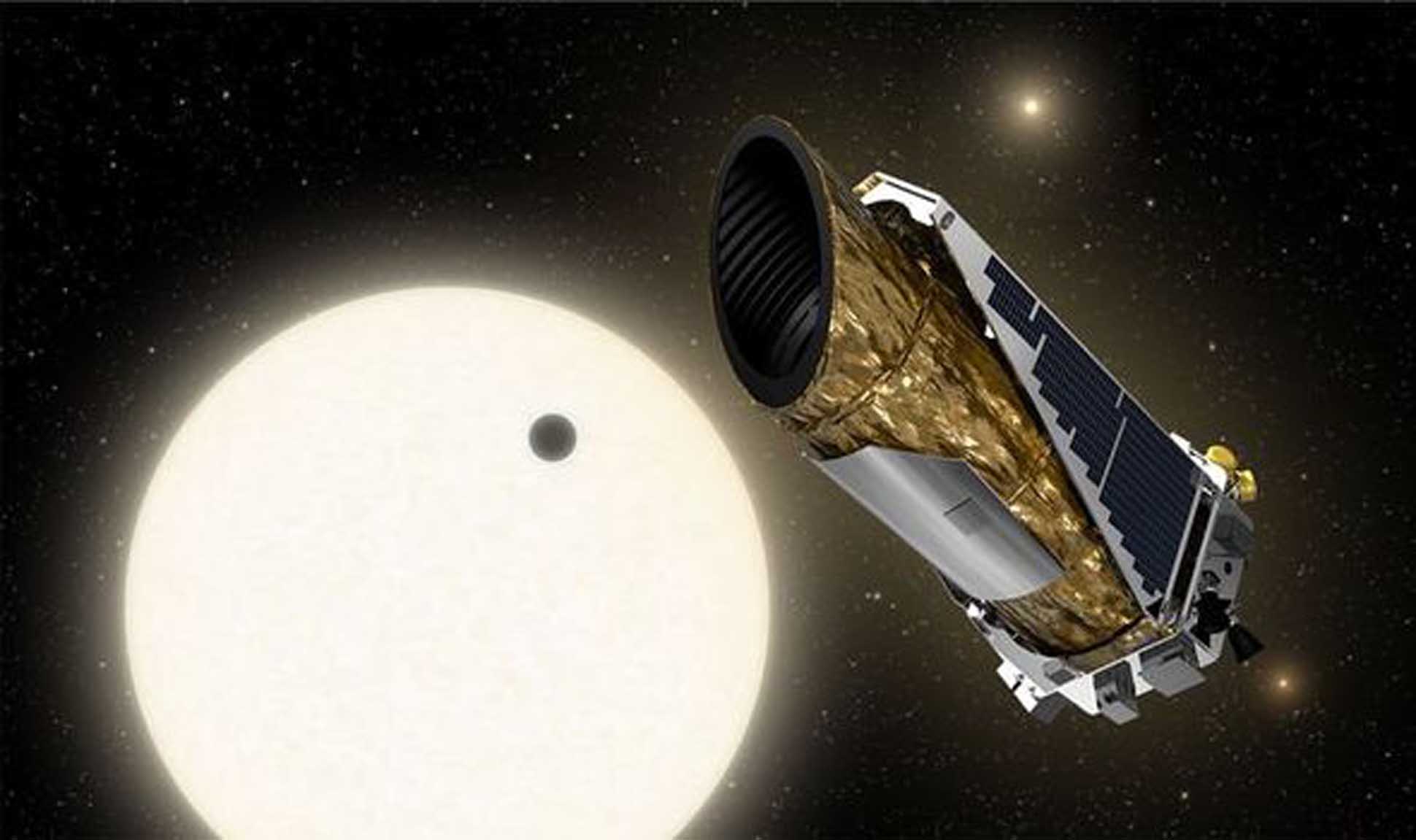  KOI-5Ab, un extraño planeta con tres estrellas