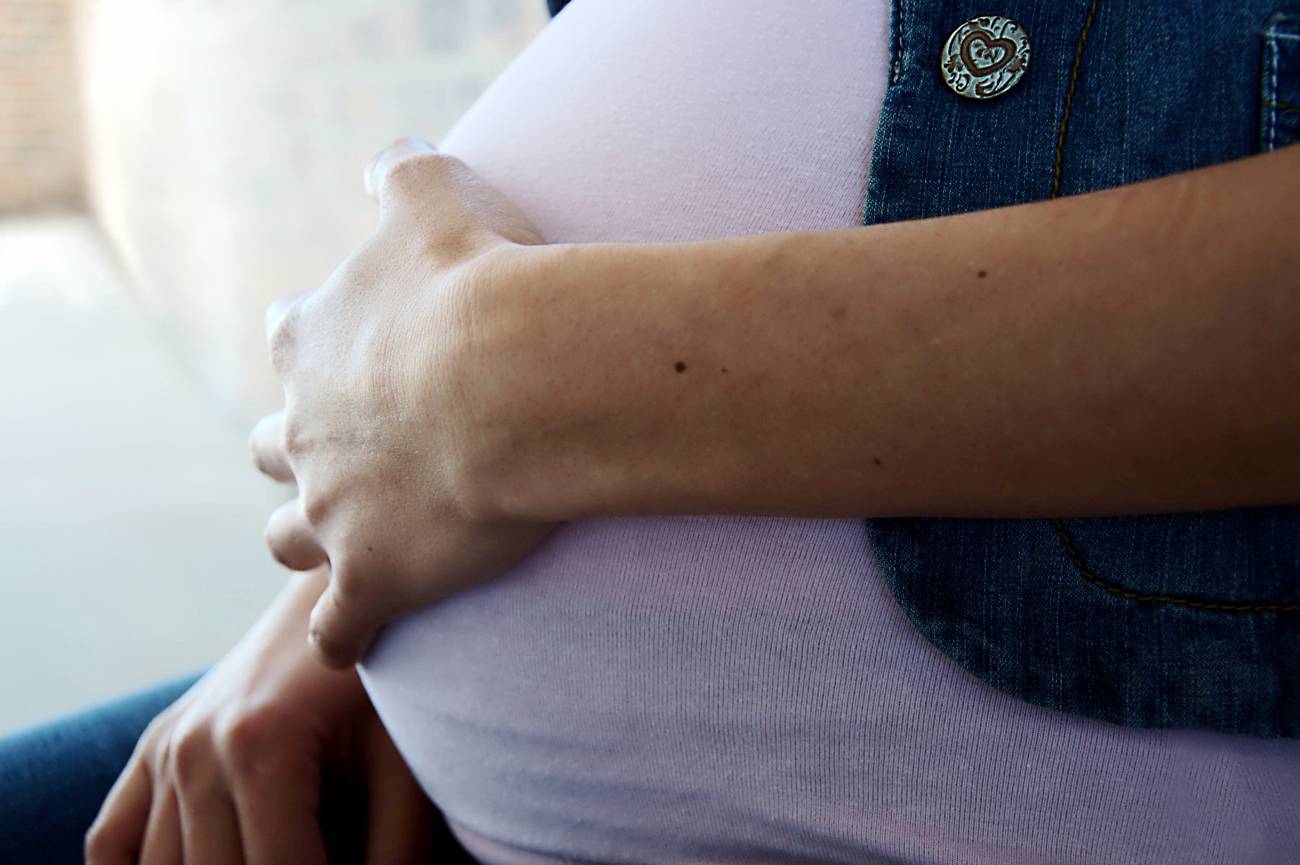 Obstetras de EE. UU. recomiendan a embarazadas vacuna contra COVID-19