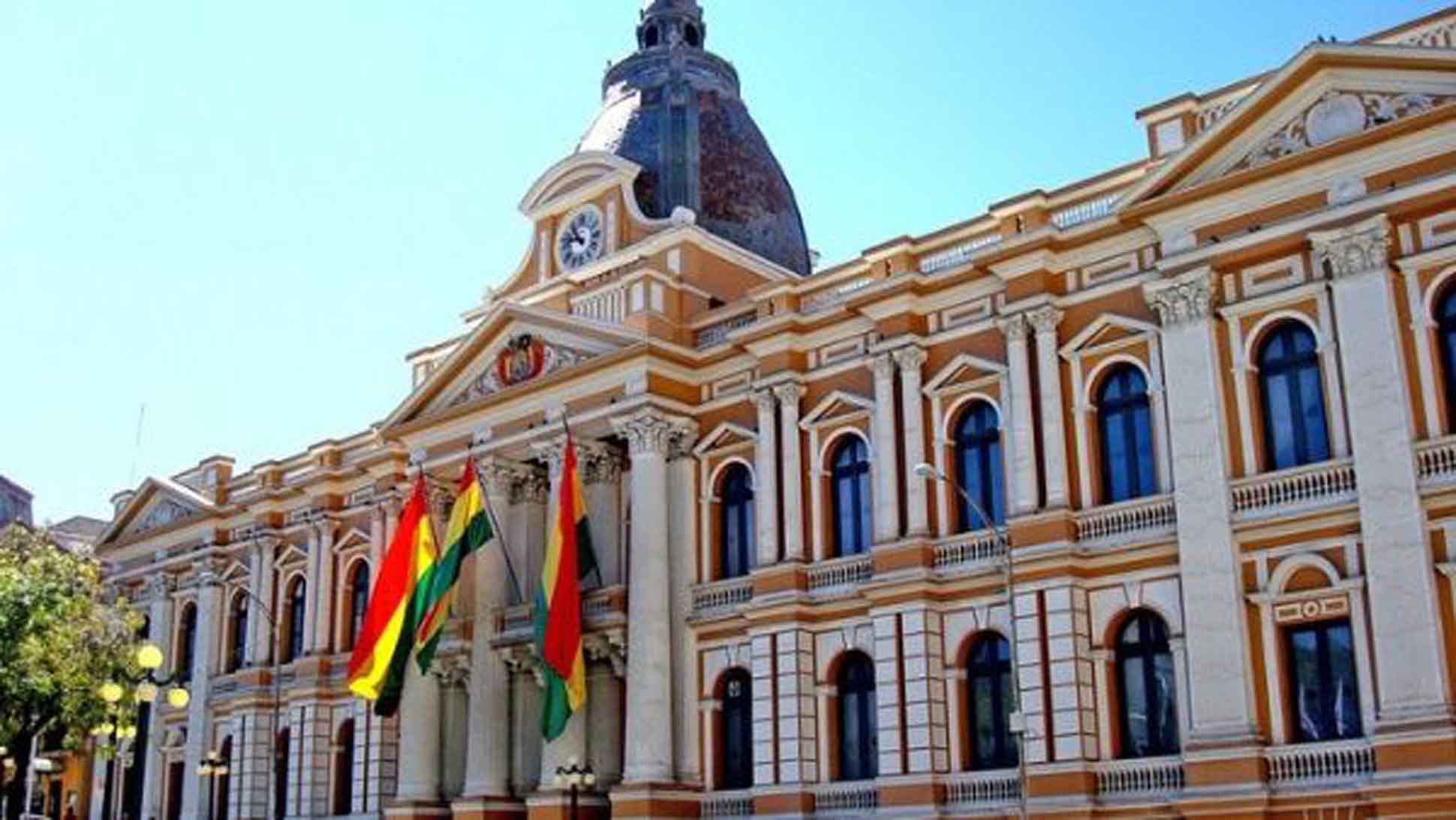  Parlamento boliviano promulga nueva ley de emergencia sanitaria